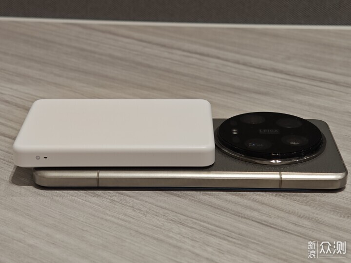 豹来电磁吸充电宝手机壳：告别电量焦虑，体验隐形充电的便捷与快乐